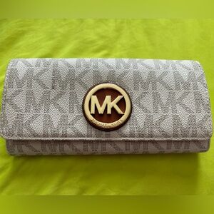Michael Kors Ivory Zip Wallet